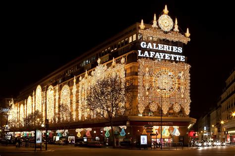 galeries lafayette opening times.